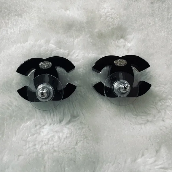 Chanel CC 2017 Resin Studs with Box - Picture 6 of 11